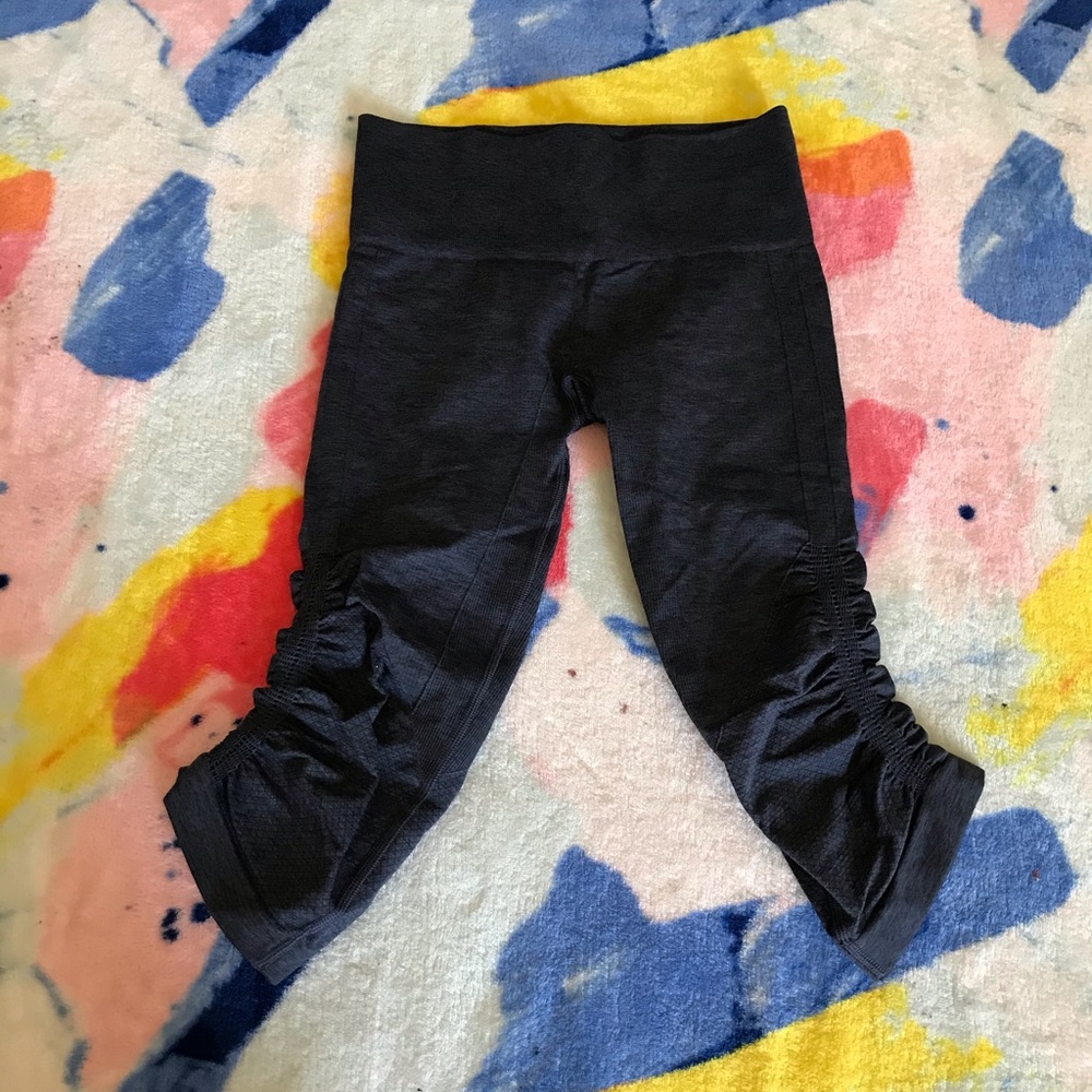 Lululemon in the flow crop